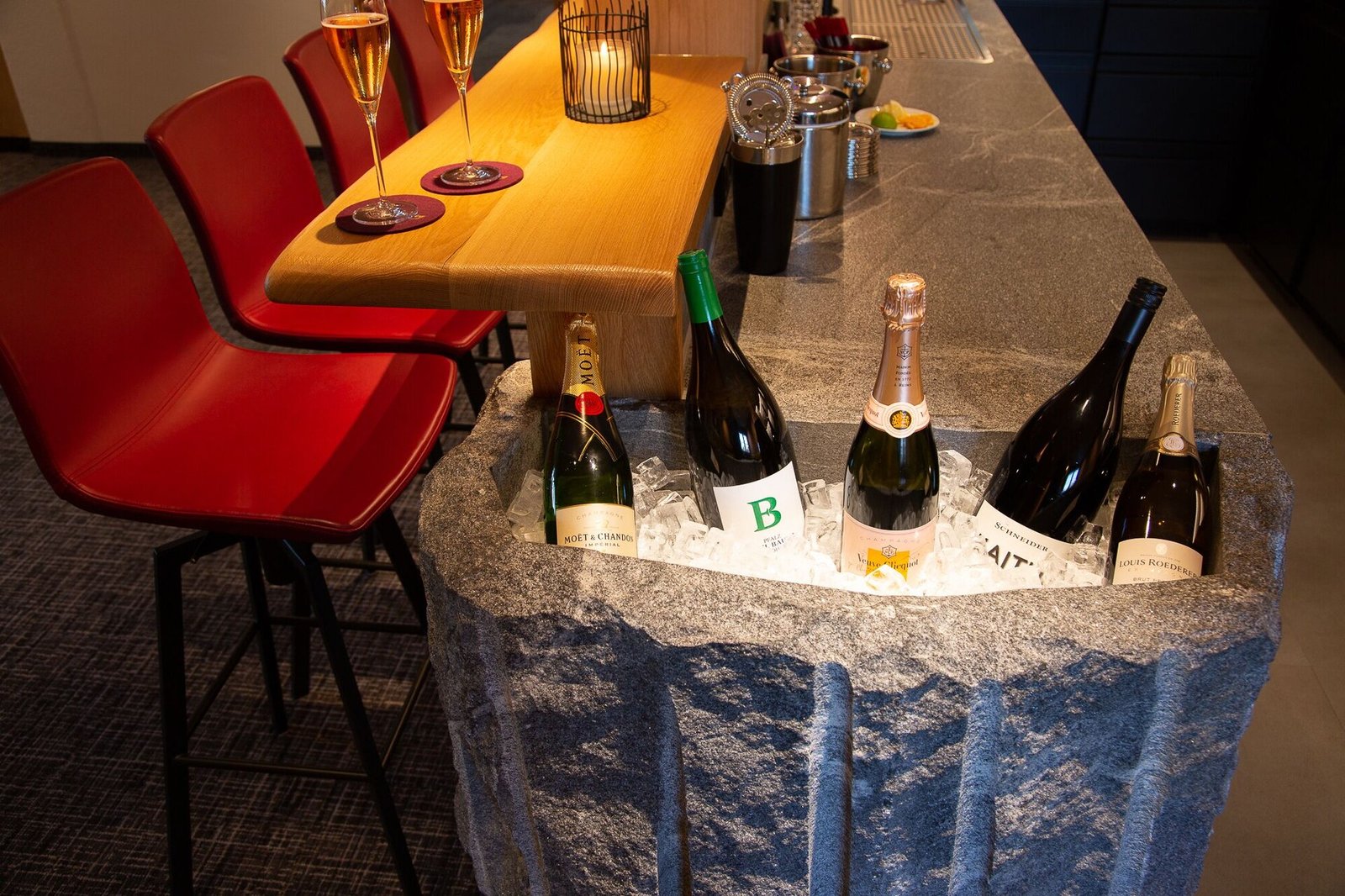 Alpenkönig, at the table