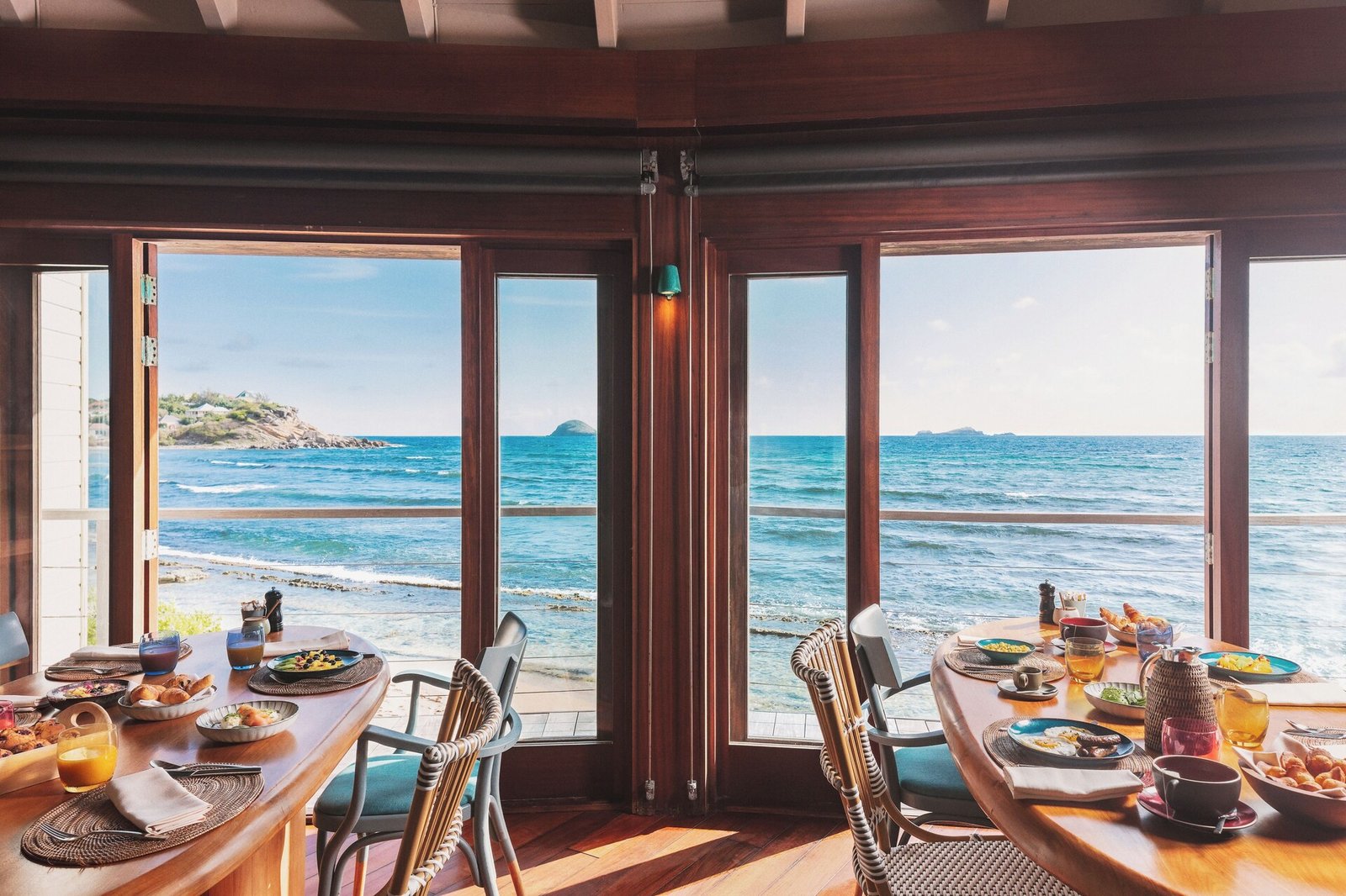 Hotel Manapany, the rockies & sandy beach restaurant