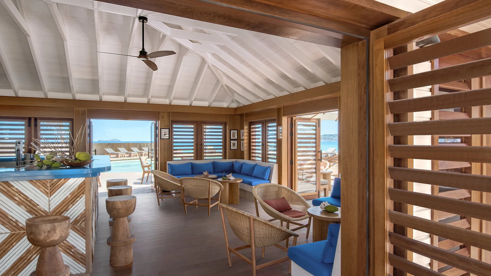 Hotel Manapany, at the table