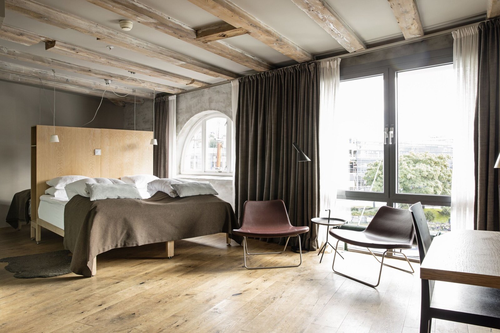 Brosundet, rooms