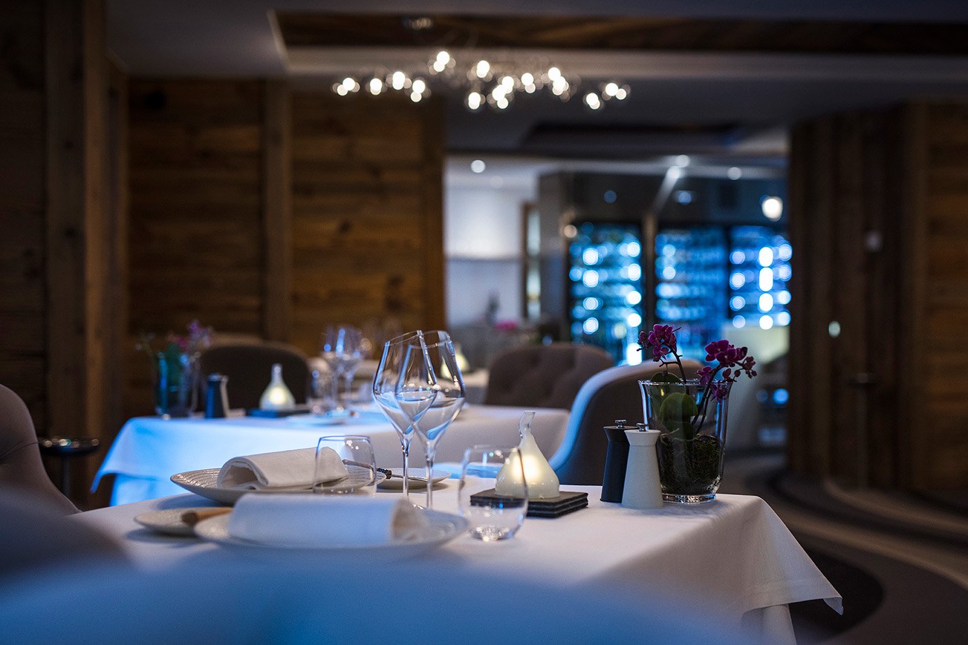 Hôtel Spa Au Cœur du Village Relais&Châteaux, at the table