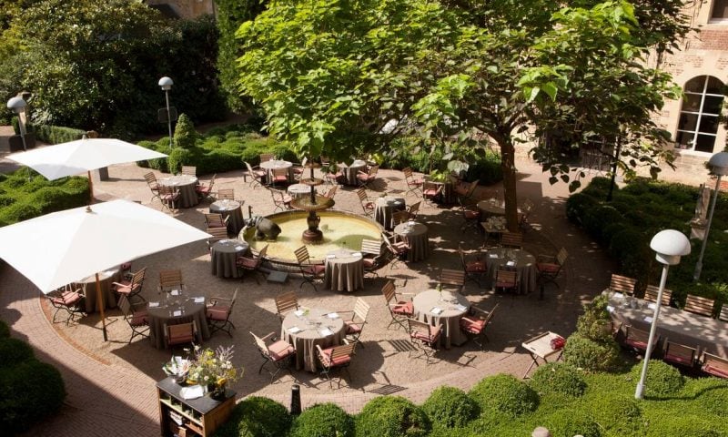Château St. Gerlach, at the table