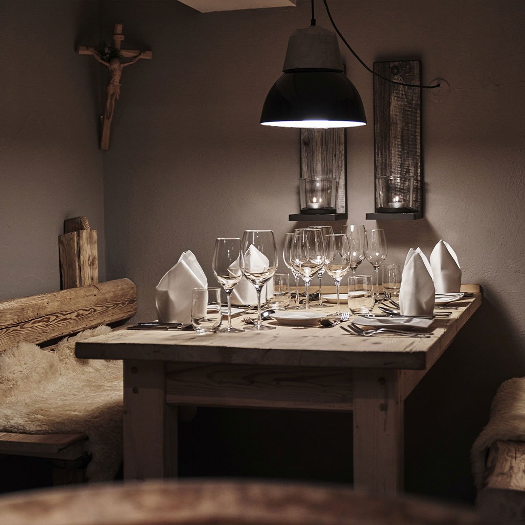 Hubertus Mountain Refugio Allgau, at the table
