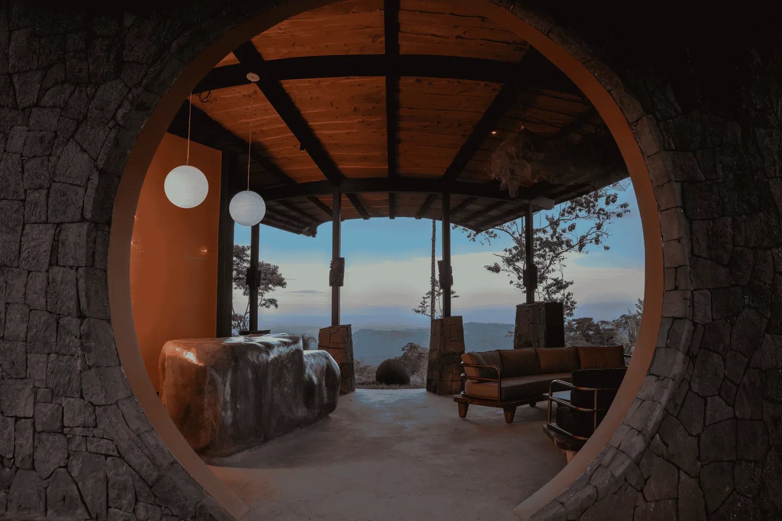 Origins Luxury Lodge (Astral), vibe