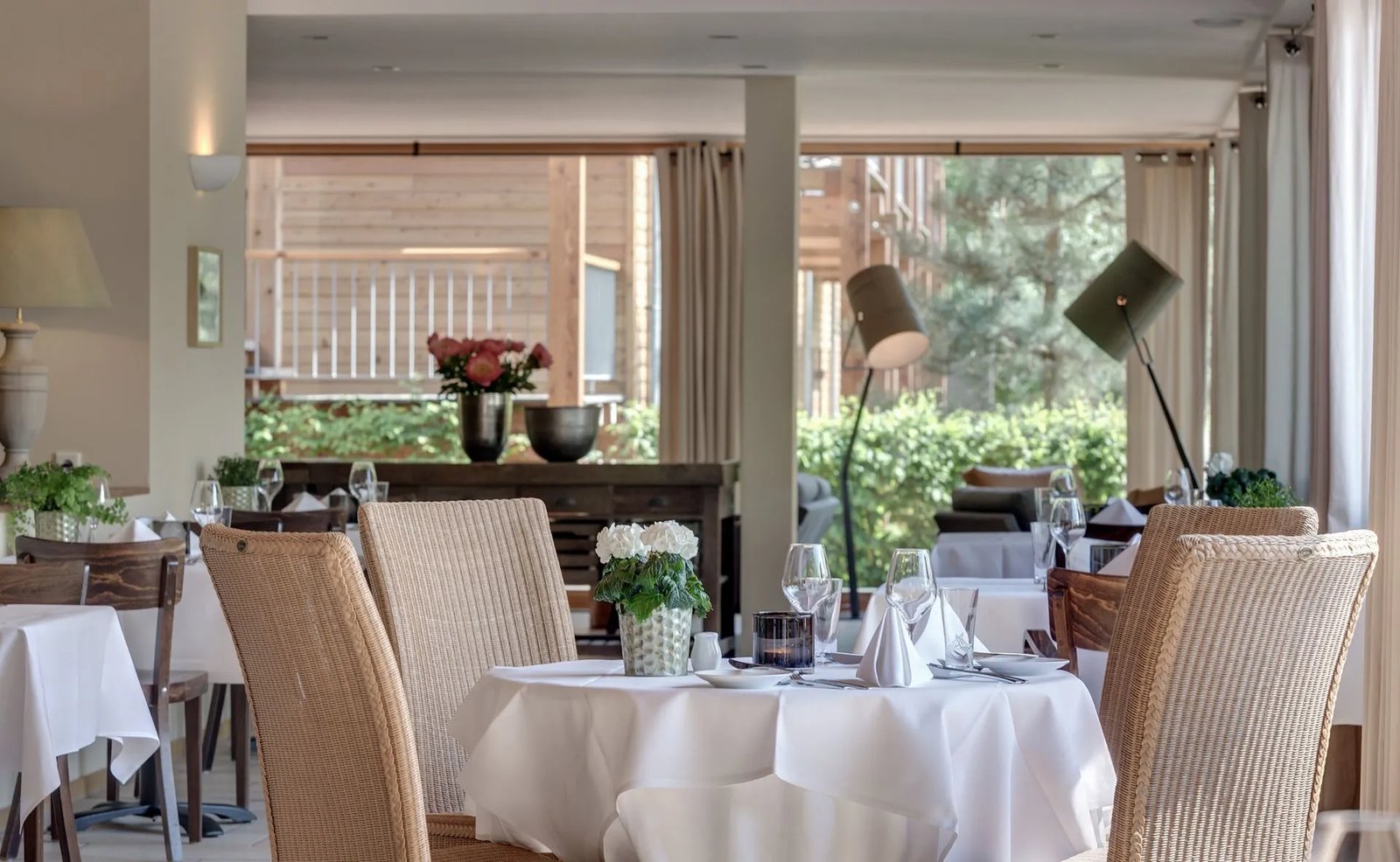 STRANDHAUS - Boutique Resort & Spa, restaurant strandcafé & riverfront terrace