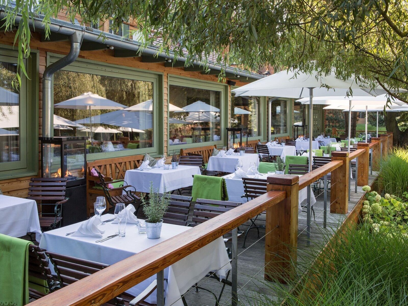 STRANDHAUS - Boutique Resort & Spa, restaurant strandcafé & riverfront terrace