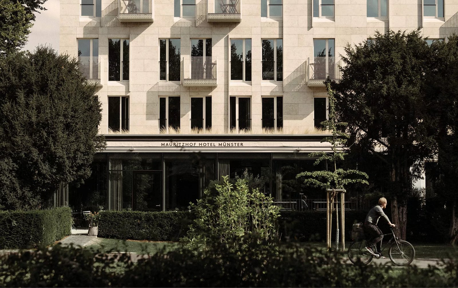 Mauritzhof Hotel, backstory