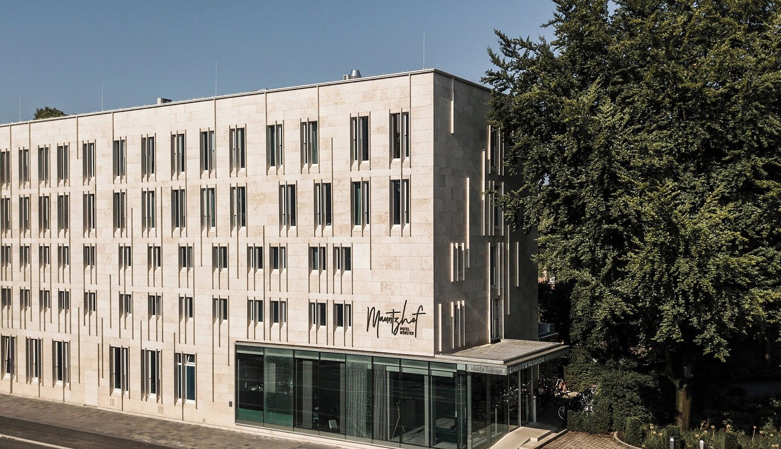 Mauritzhof Hotel, backstory