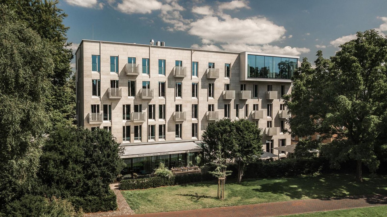 Mauritzhof Hotel, backstory