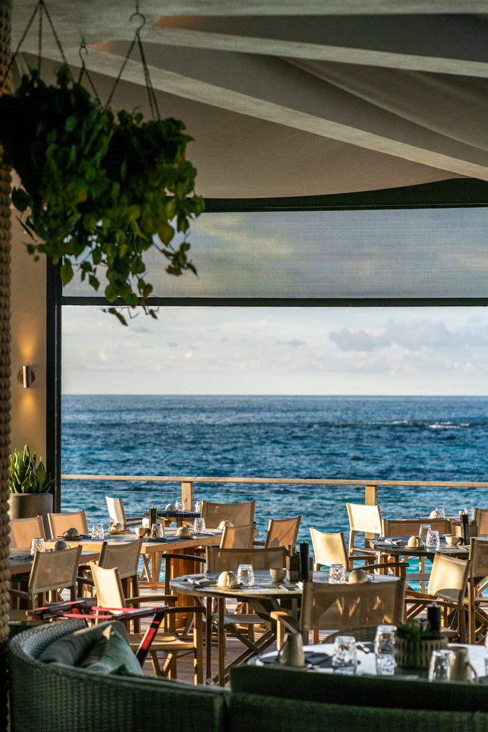 The Loren at Pink Beach, eat & drink