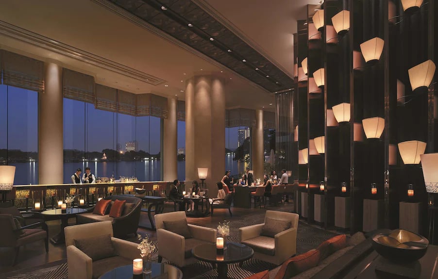 Shangri-La Bangkok Hotel — eat & drink