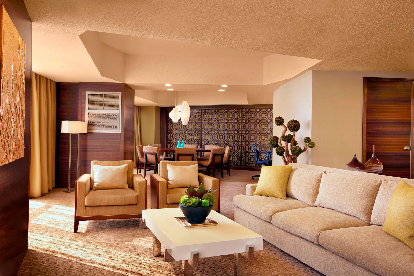 Westin Bonaventure Hotel & Suites — eat & drink
