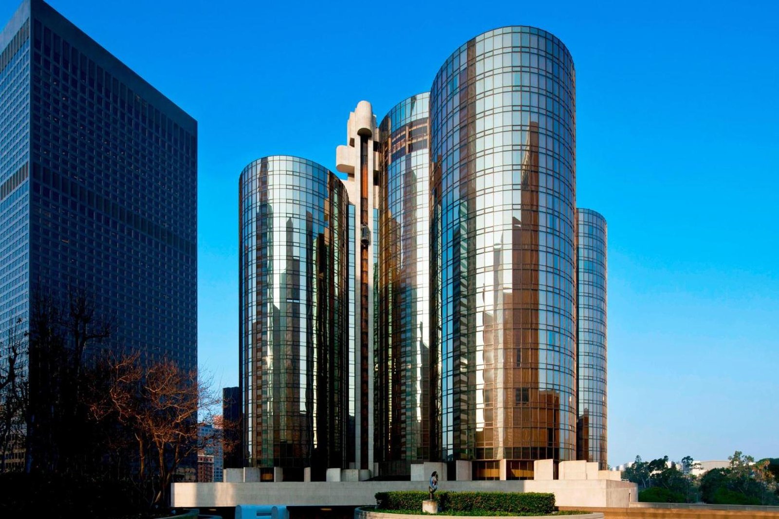 Westin Bonaventure Hotel & Suites, how it began