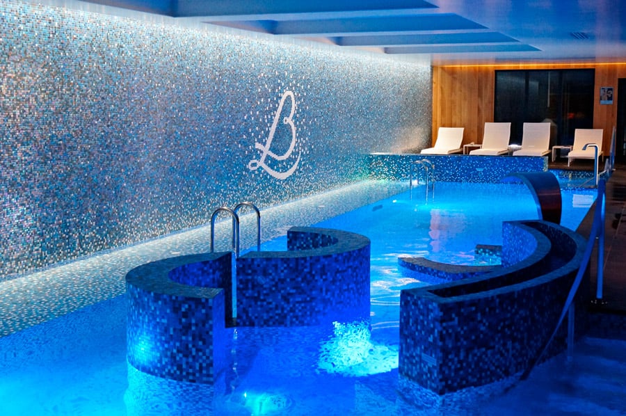 Le Relais Bernard Loiseau, the pool
