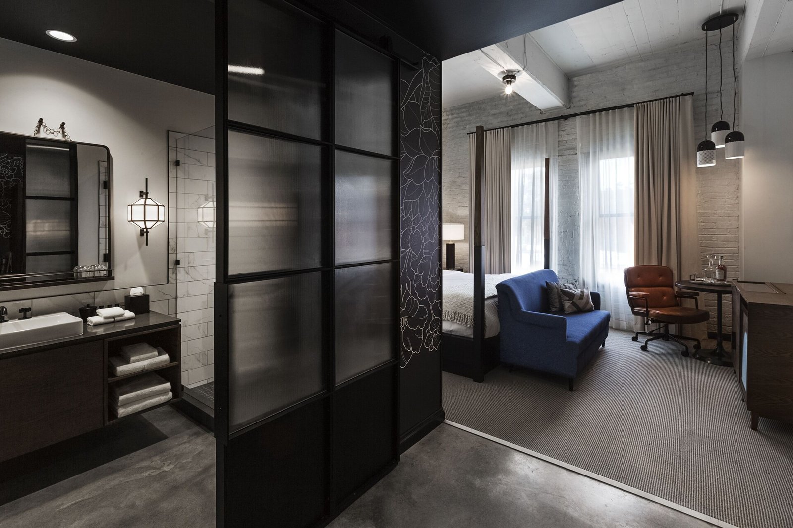 Crossroads Hotel, rooms
