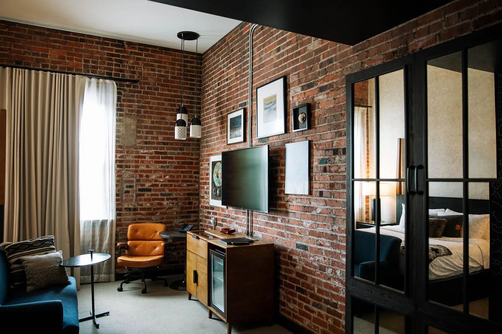Crossroads Hotel, rooms
