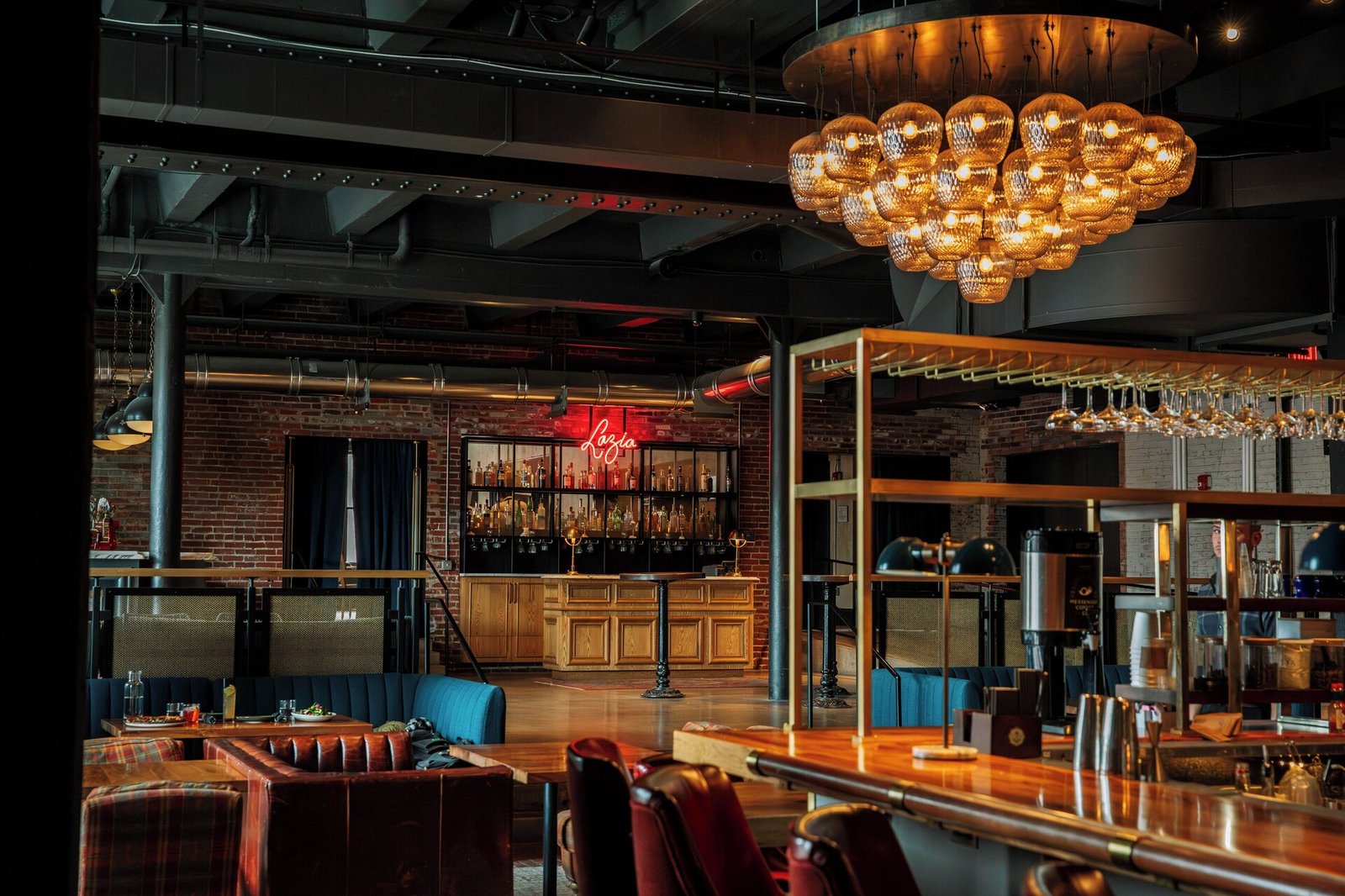 Crossroads Hotel, eat & drink