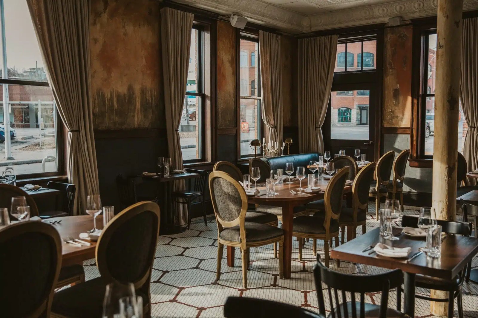 Crossroads Hotel, eat & drink