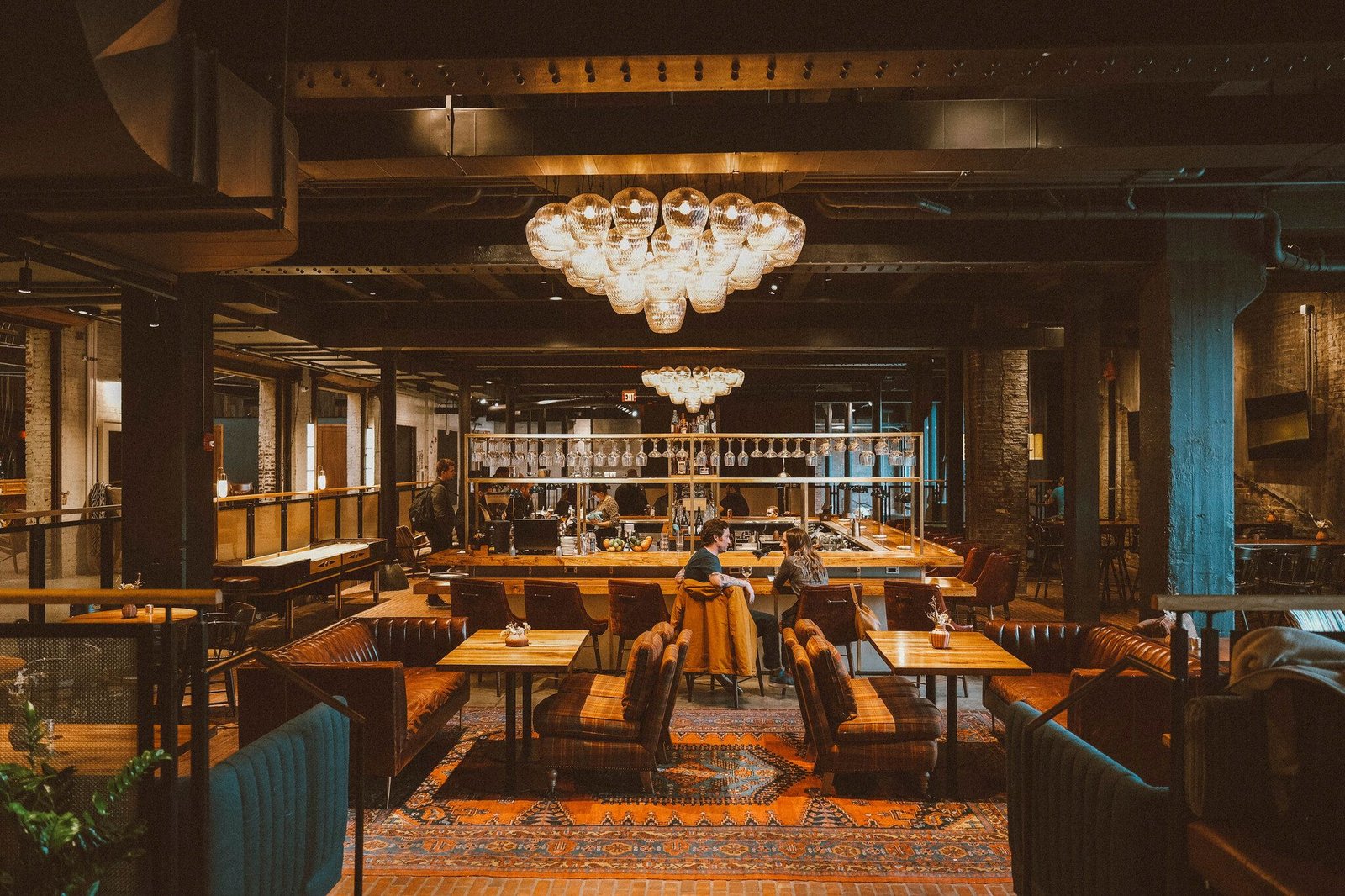 Crossroads Hotel, eat & drink