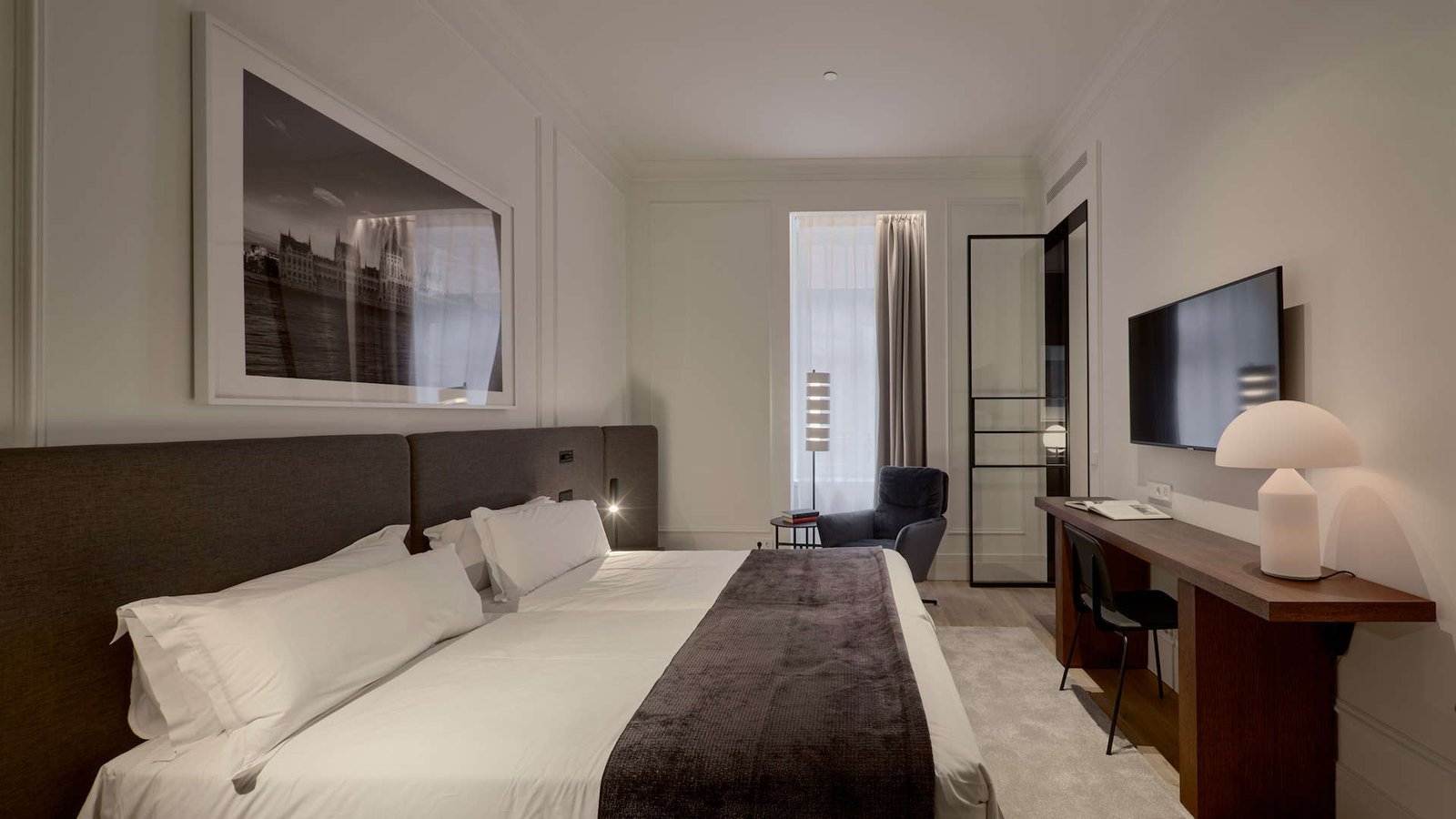 Kozmo Hotel Suites & Spa, rooms