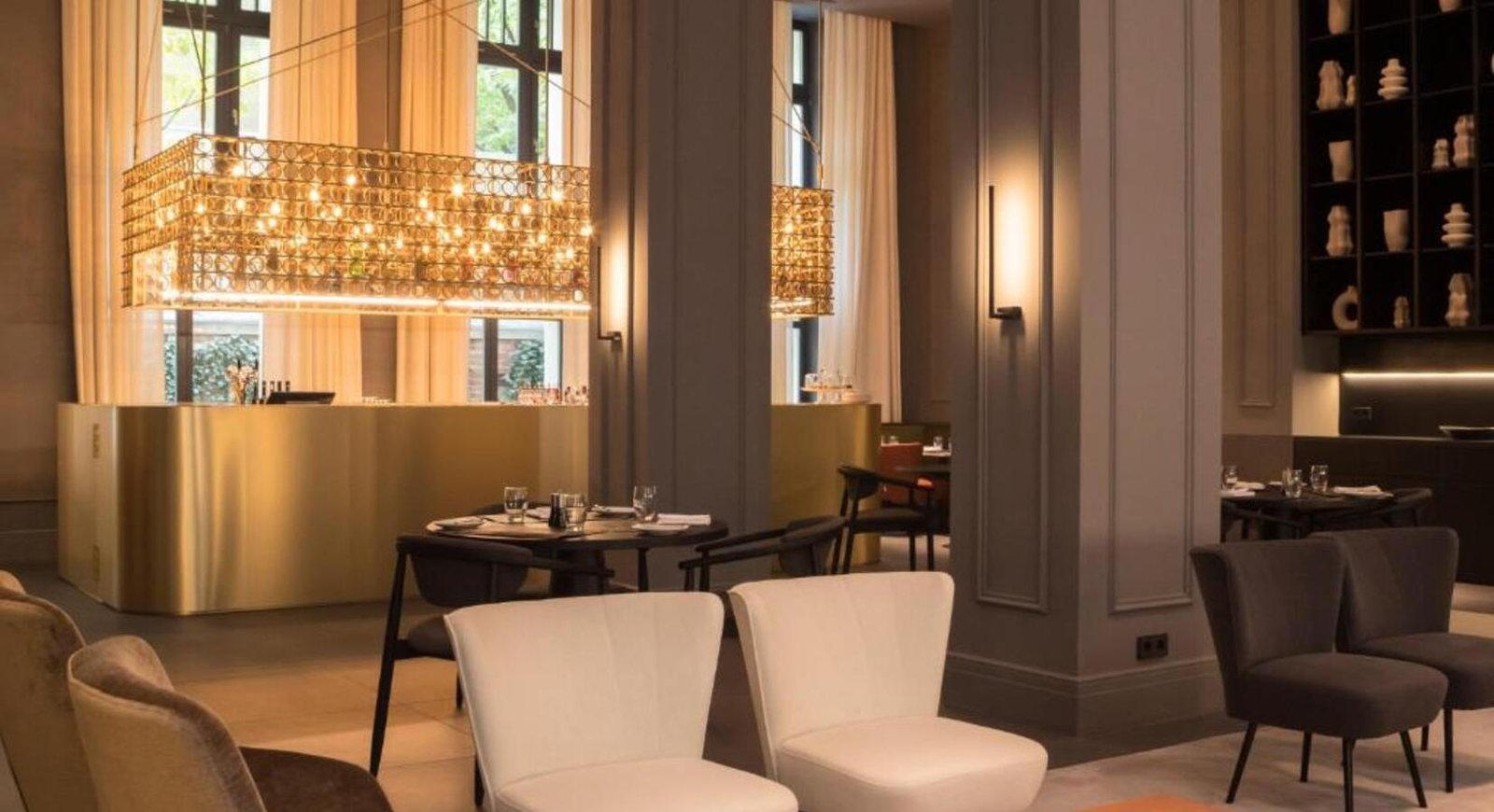 Kozmo Hotel Suites & Spa, eat & drink