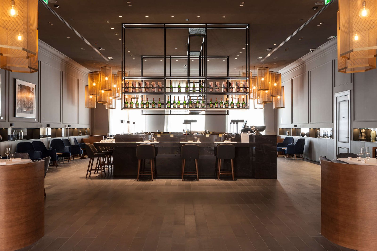 Kozmo Hotel Suites & Spa, eat & drink
