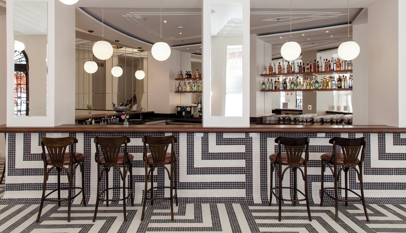 Fera Palace Hotel, eat & drink