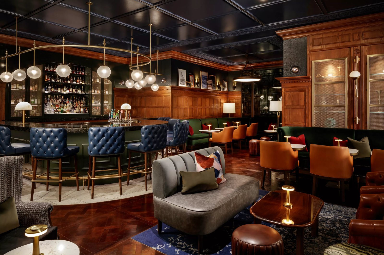 Fairmont Hotel Macdonald, eat & drink