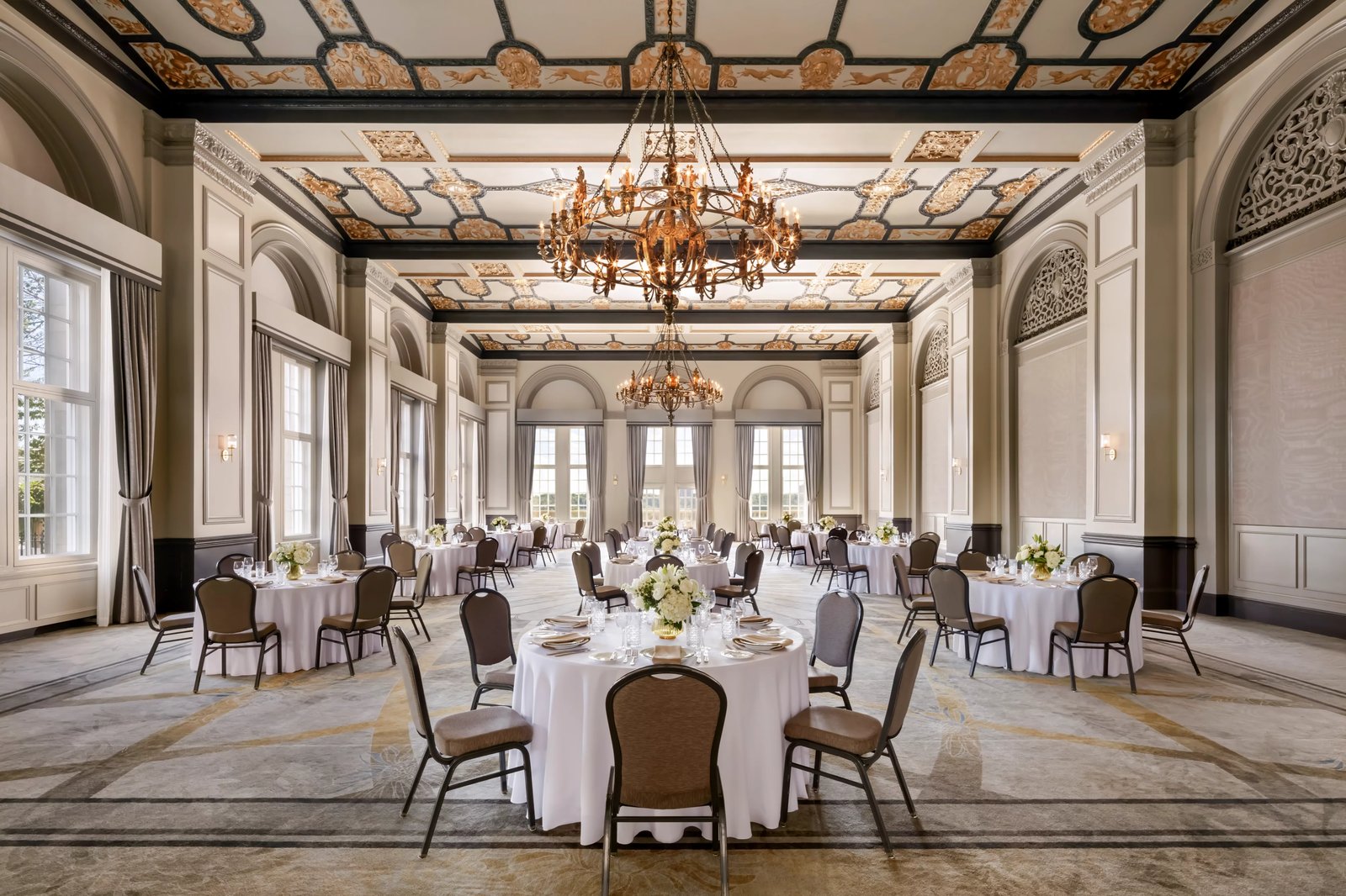 Fairmont Hotel Macdonald, eat & drink