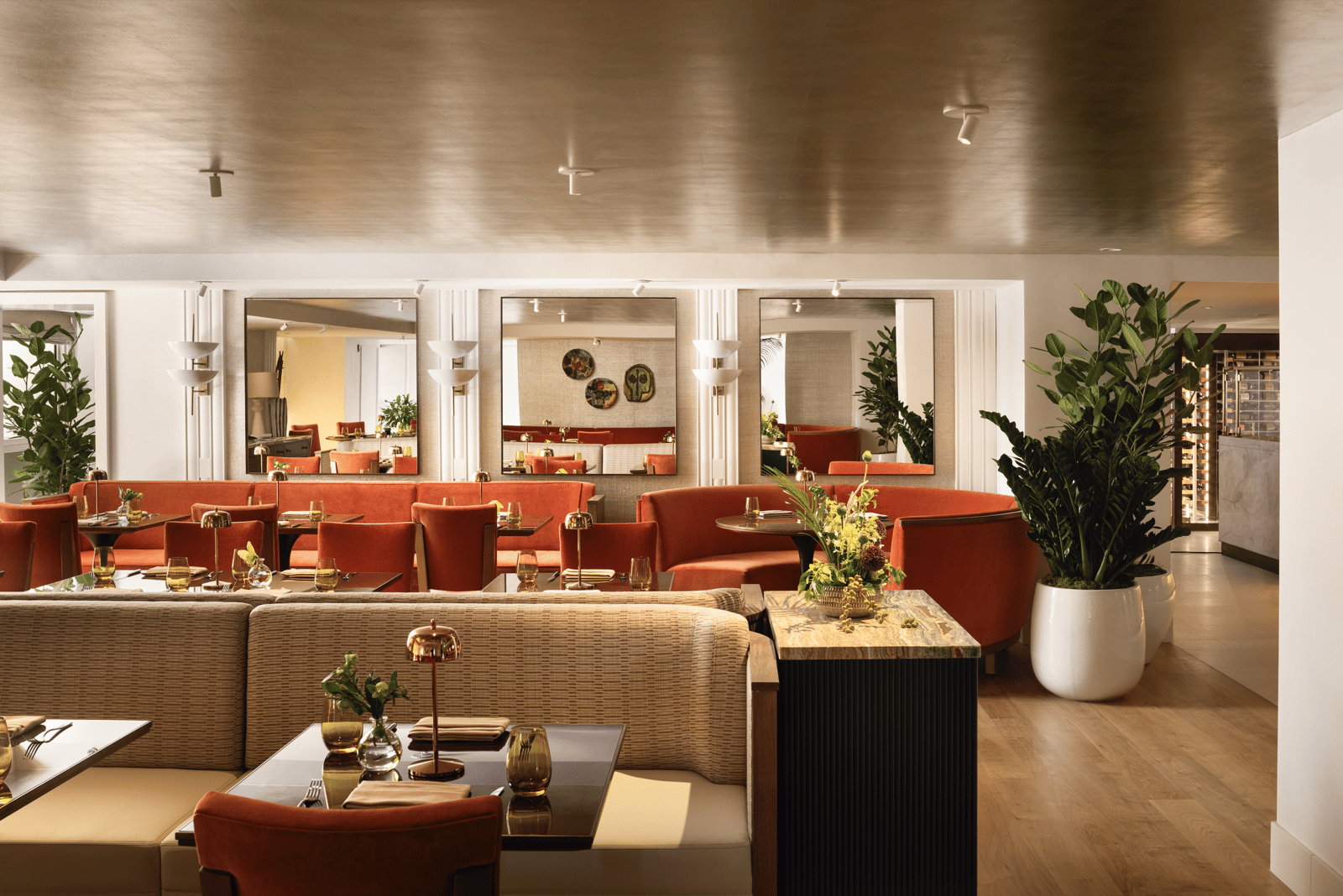 L'Ermitage Beverly Hills, costa covo osteria