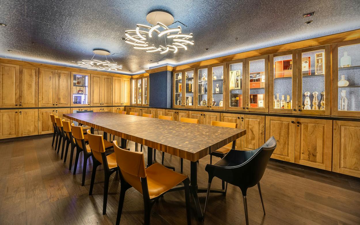 The Plaza Hotel Pioneer Park, eat & drink