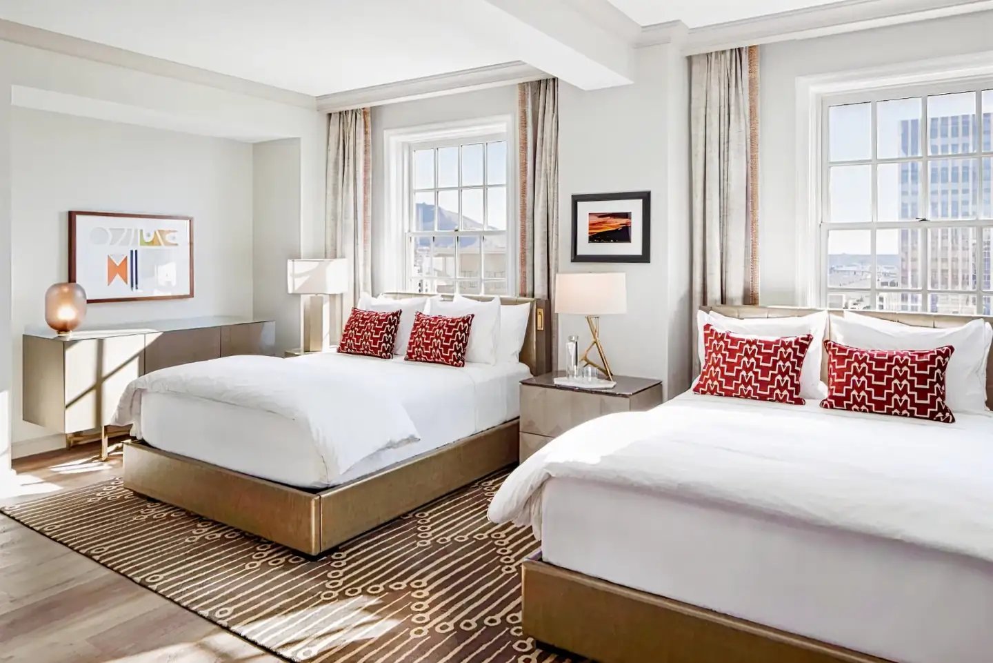 The Plaza Hotel Pioneer Park, rooms