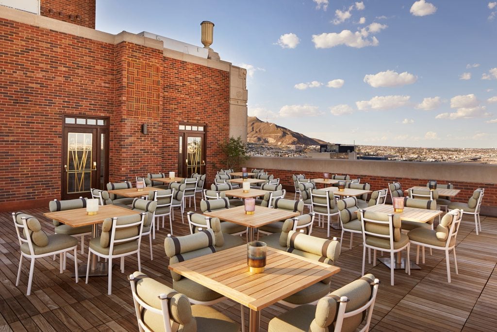 The Plaza Hotel Pioneer Park, eat & drink