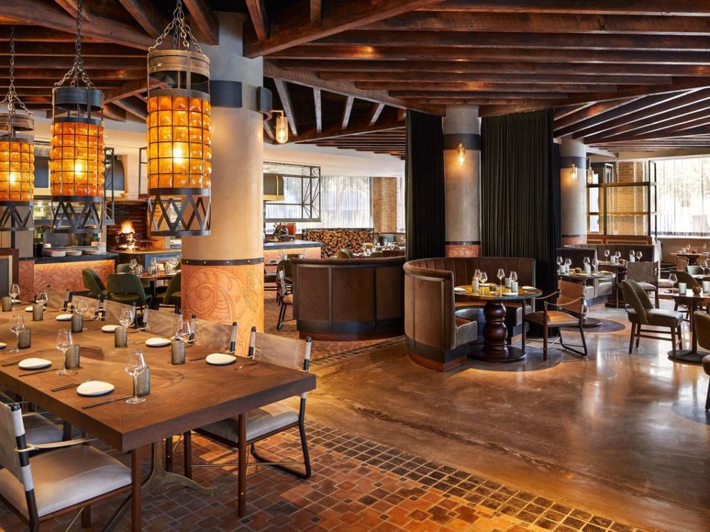 The Plaza Hotel Pioneer Park, eat & drink