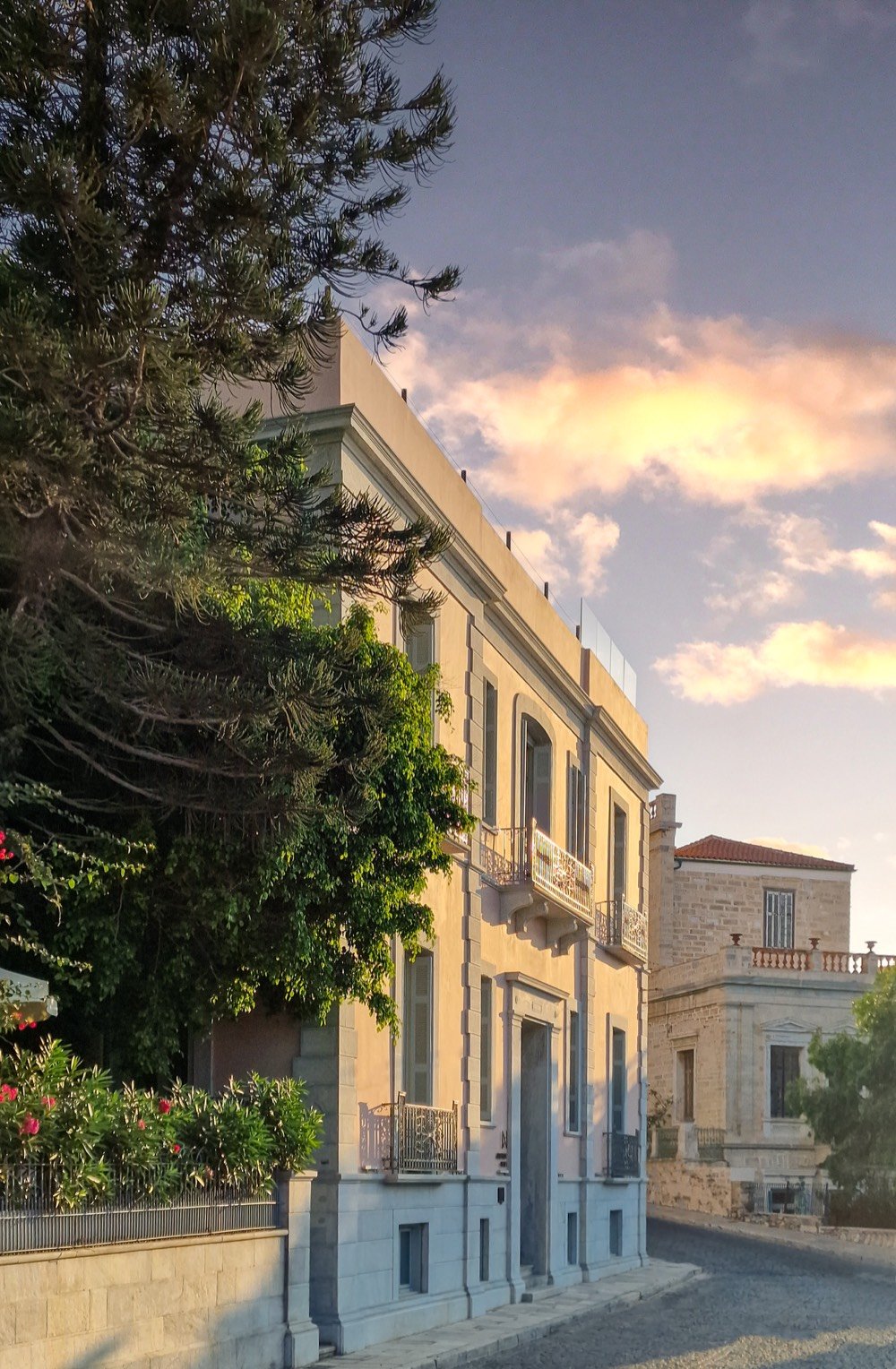 Aristide Hotel, how it began
