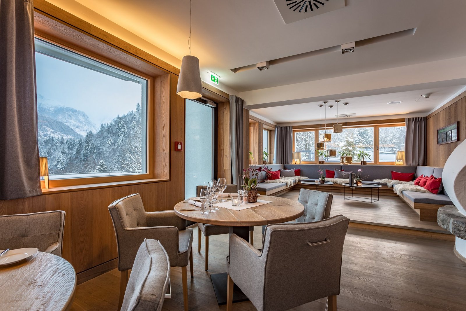 Das Graseck, at the table