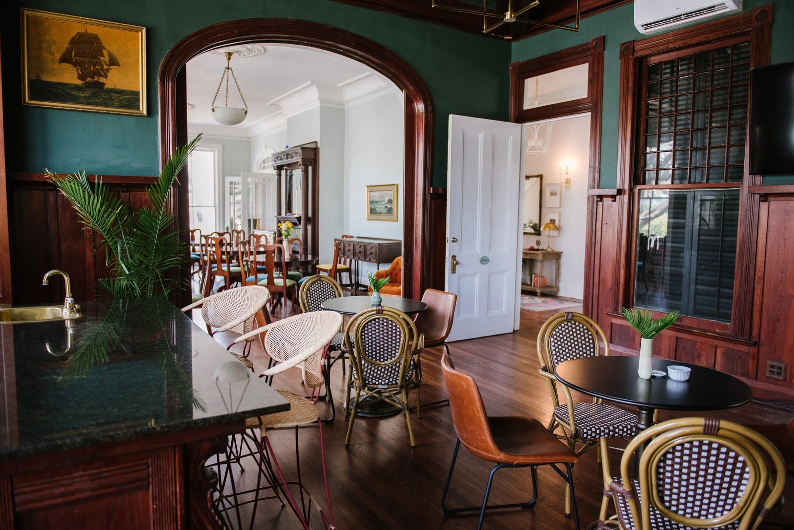 Carr Mansion, eat & drink