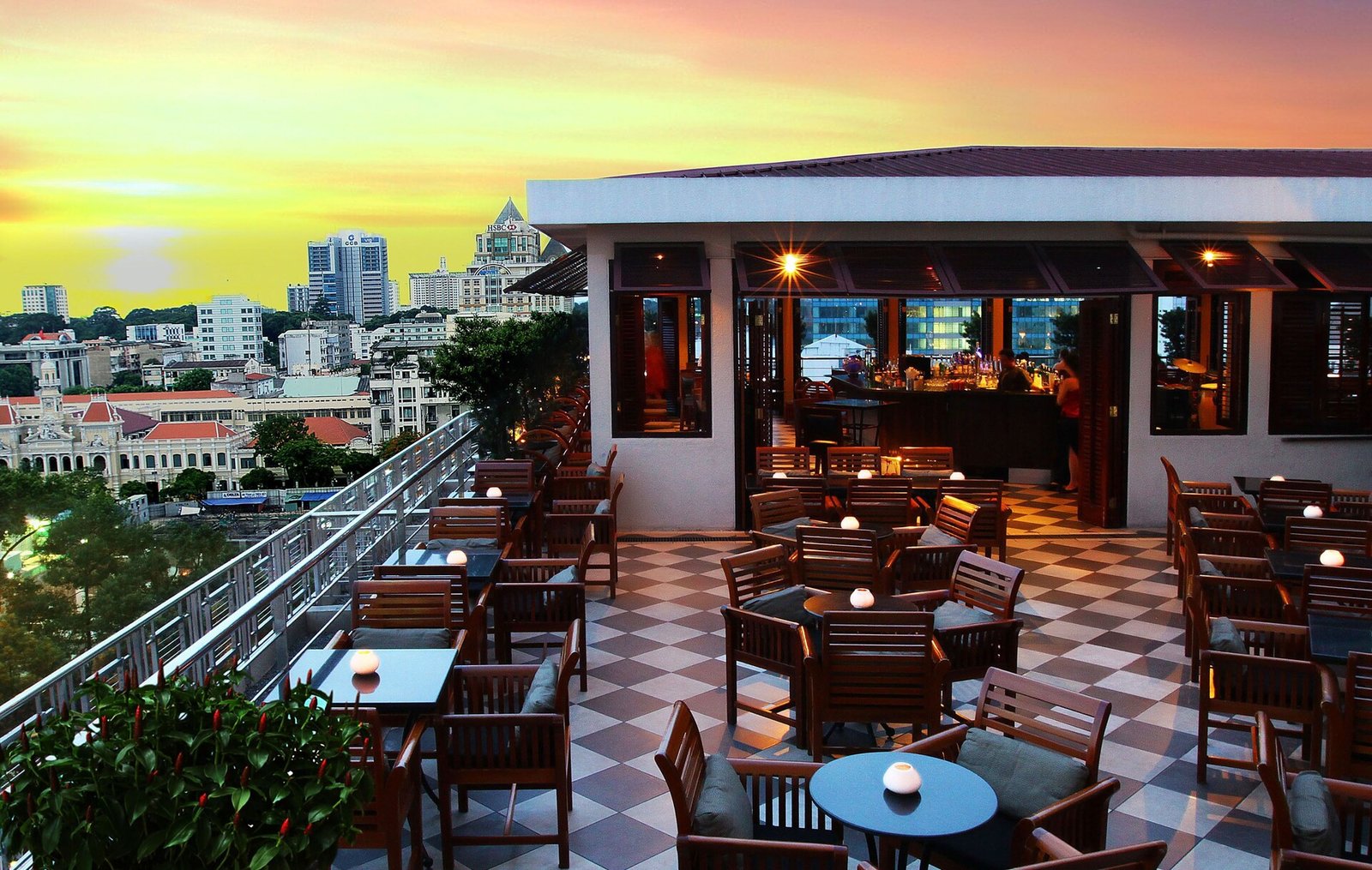Caravelle Saigon — vibe