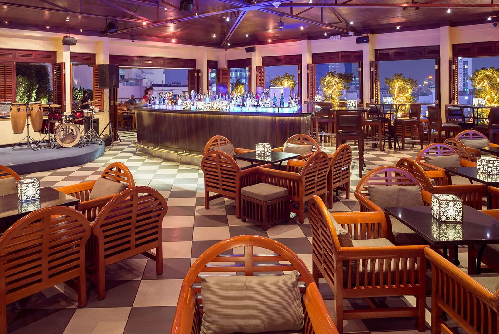 Caravelle Saigon, at the table