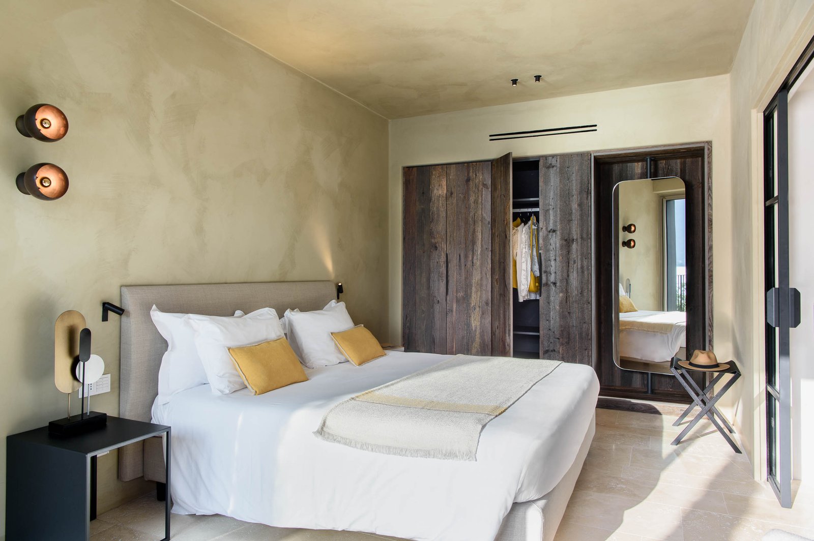 Laqua by the Lake, rooms