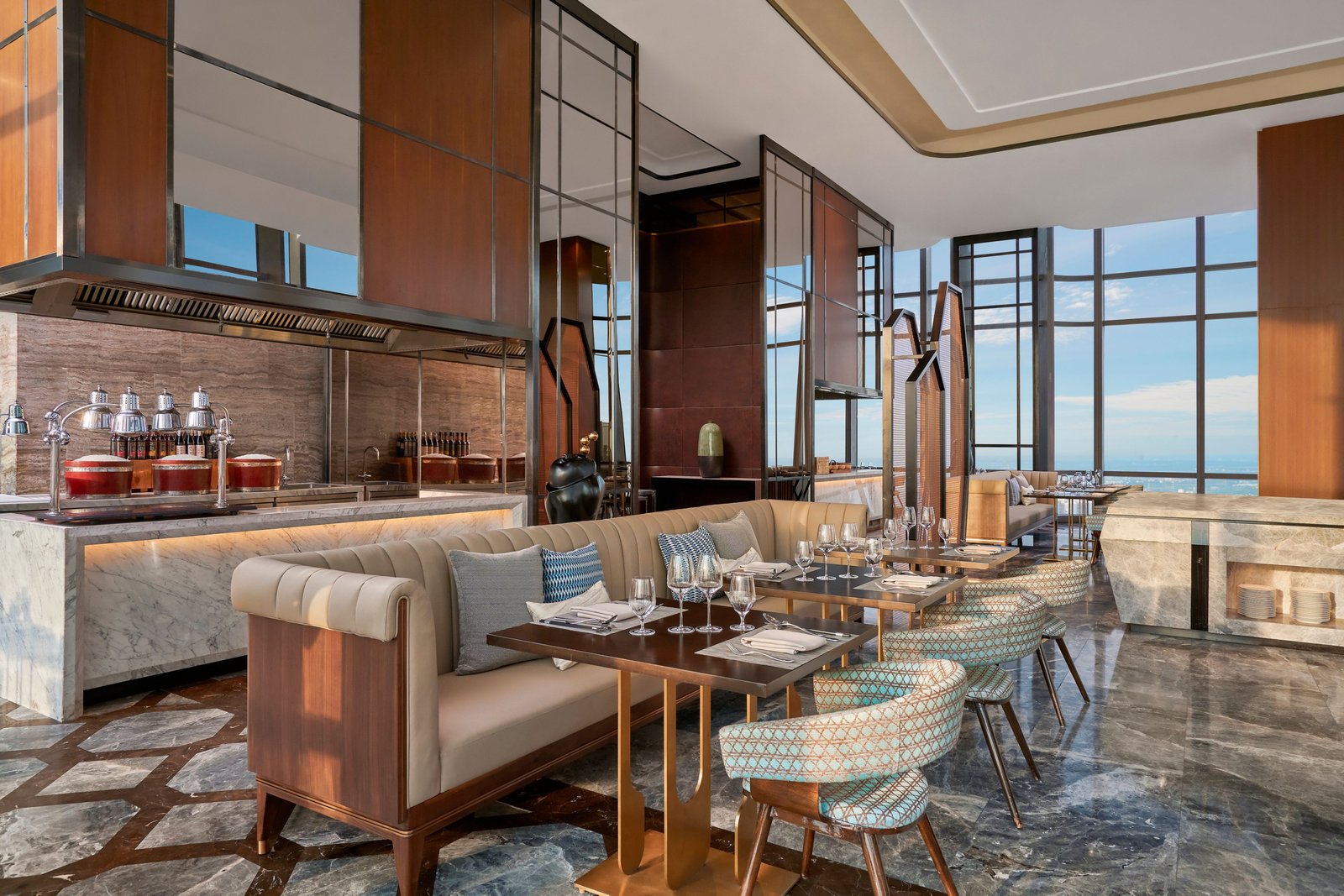 Vinpearl Landmark 81 Autograph Collection, at the table