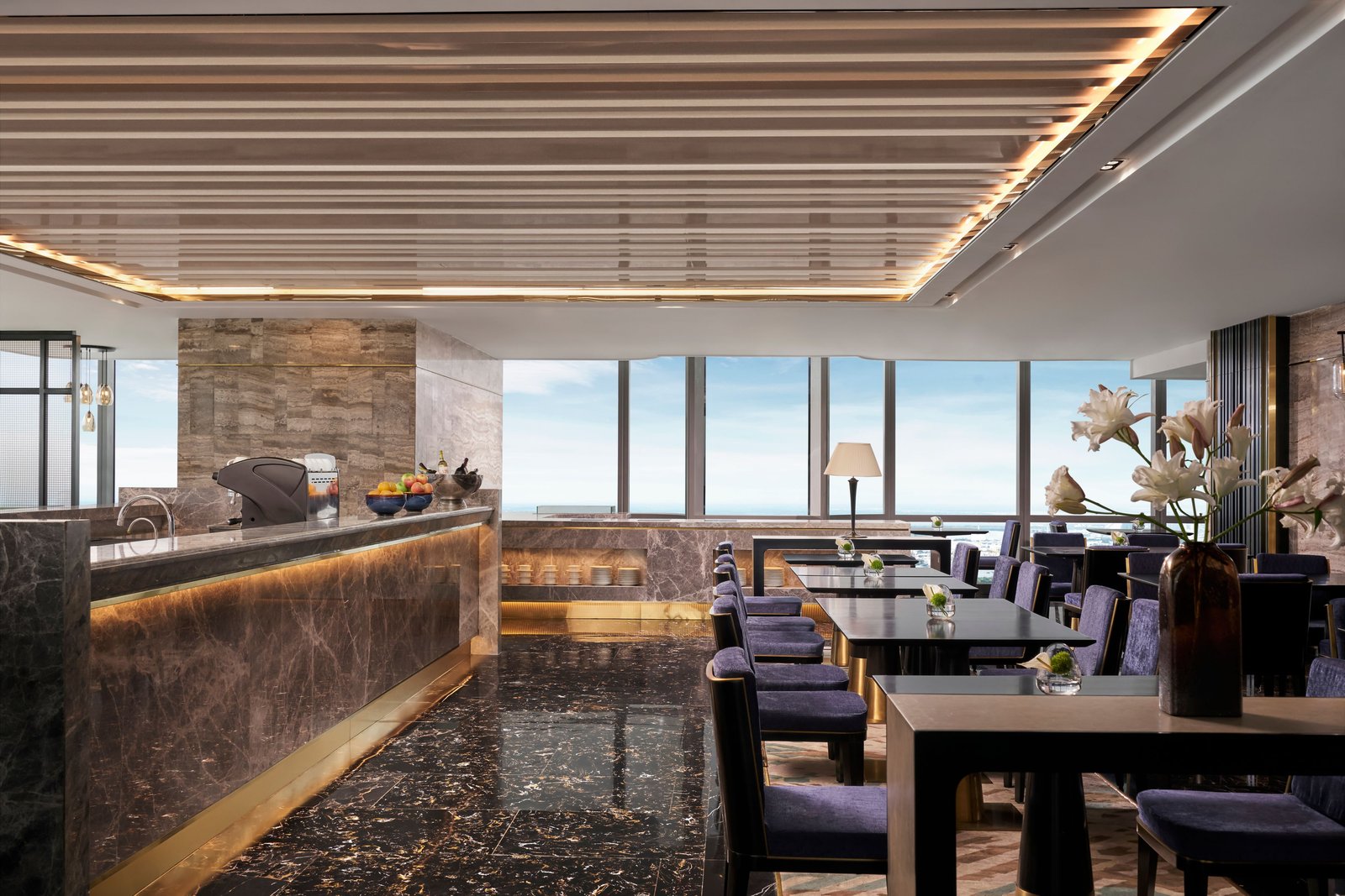 Vinpearl Landmark 81 Autograph Collection, at the table