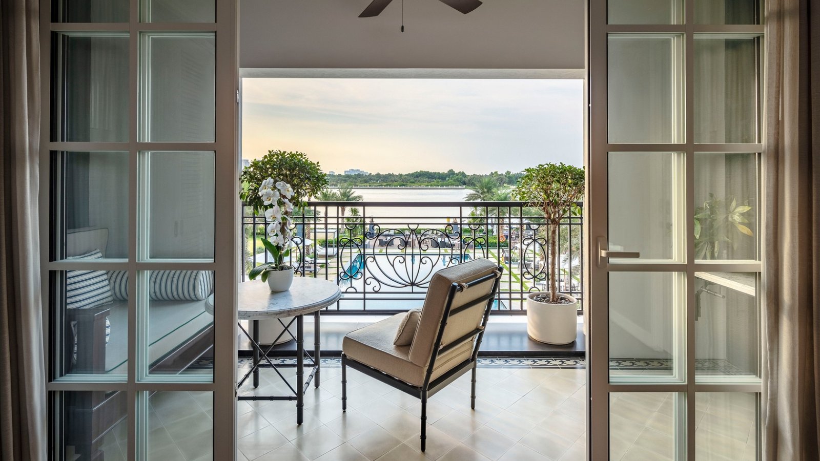 Mia Saigon Hotel — vibe