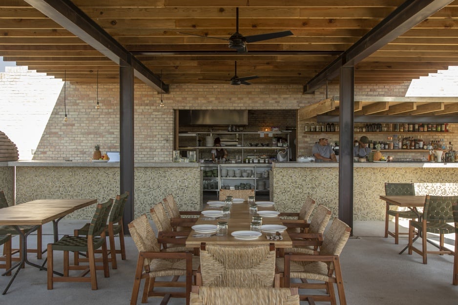 Terrestre Hotel, at the table