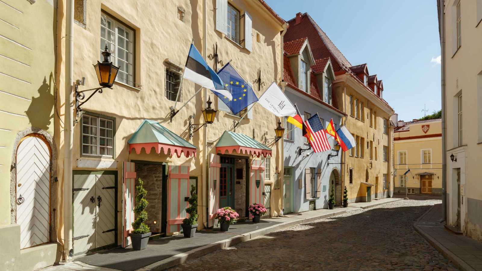 Schlössle Hotel, backstory