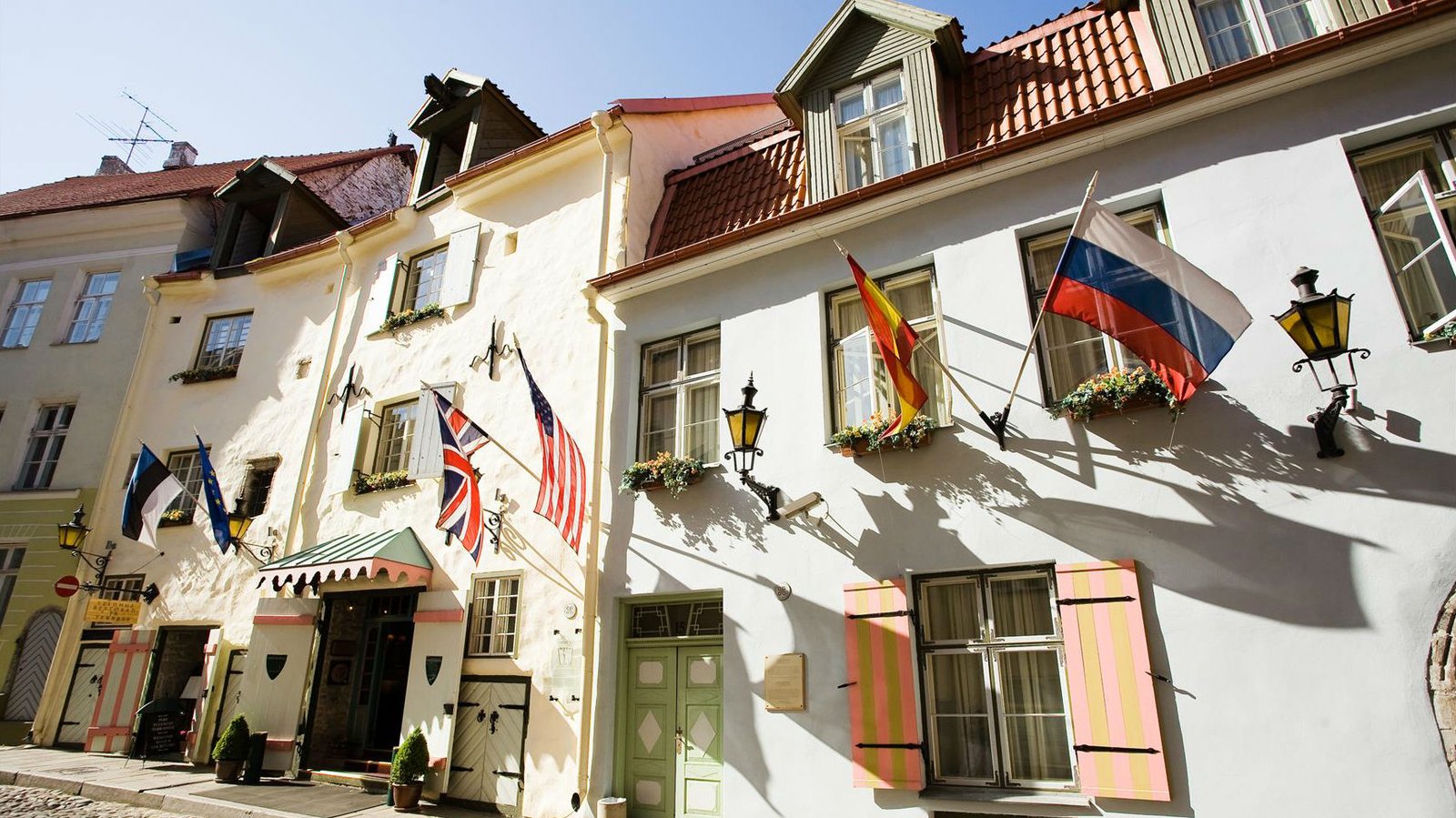 Schlössle Hotel, backstory