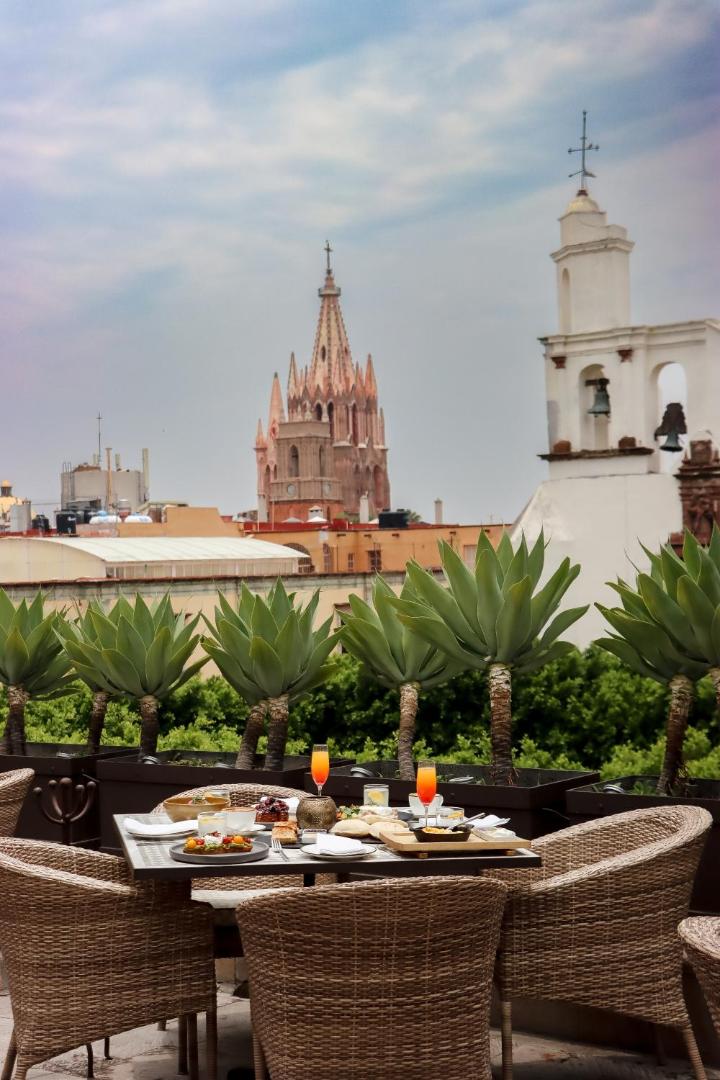 Hotel Casa Blanca 7 / Rooftop Bar, eat & drink