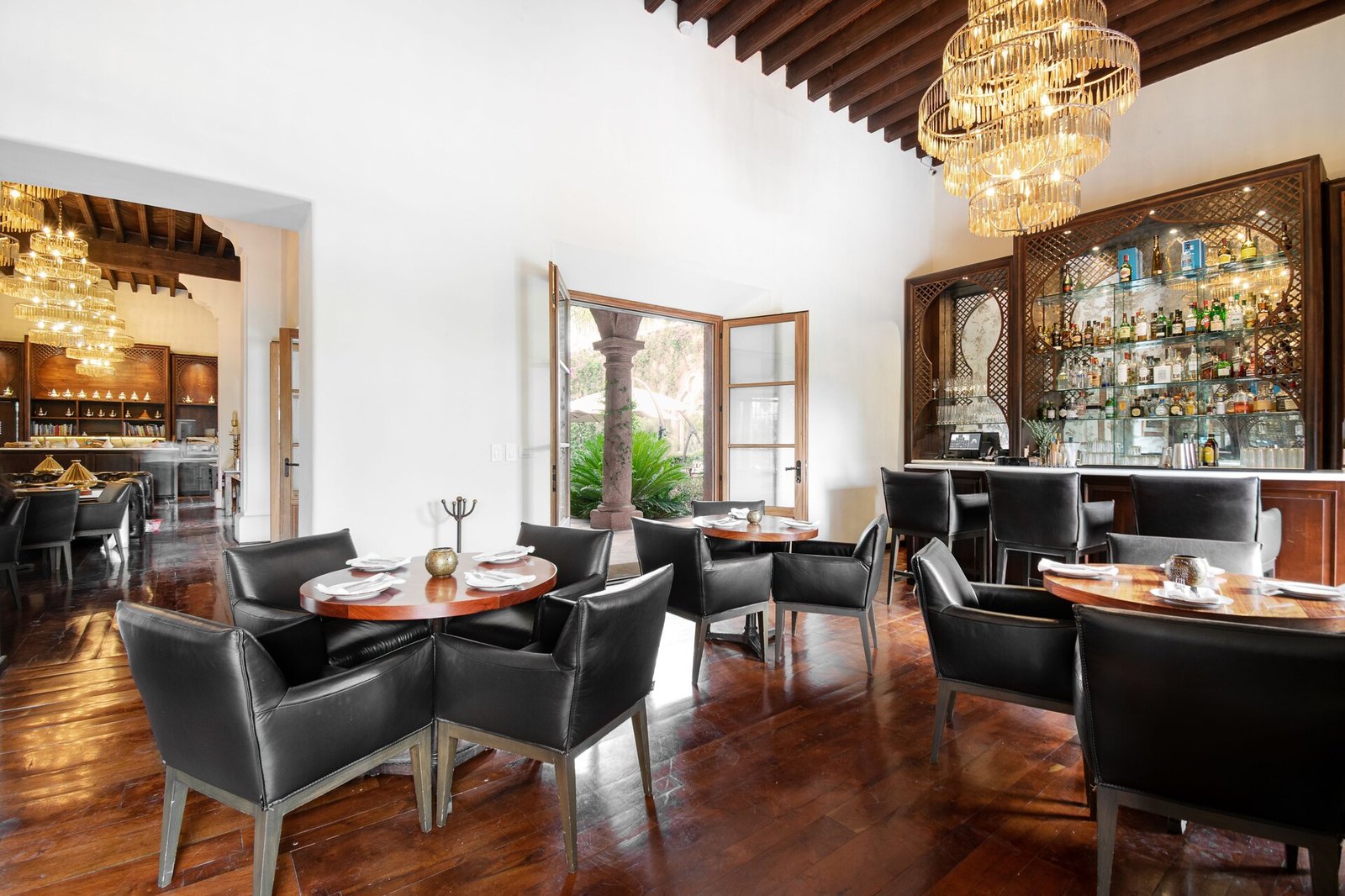 Hotel Casa Blanca 7 / Rooftop Bar, eat & drink