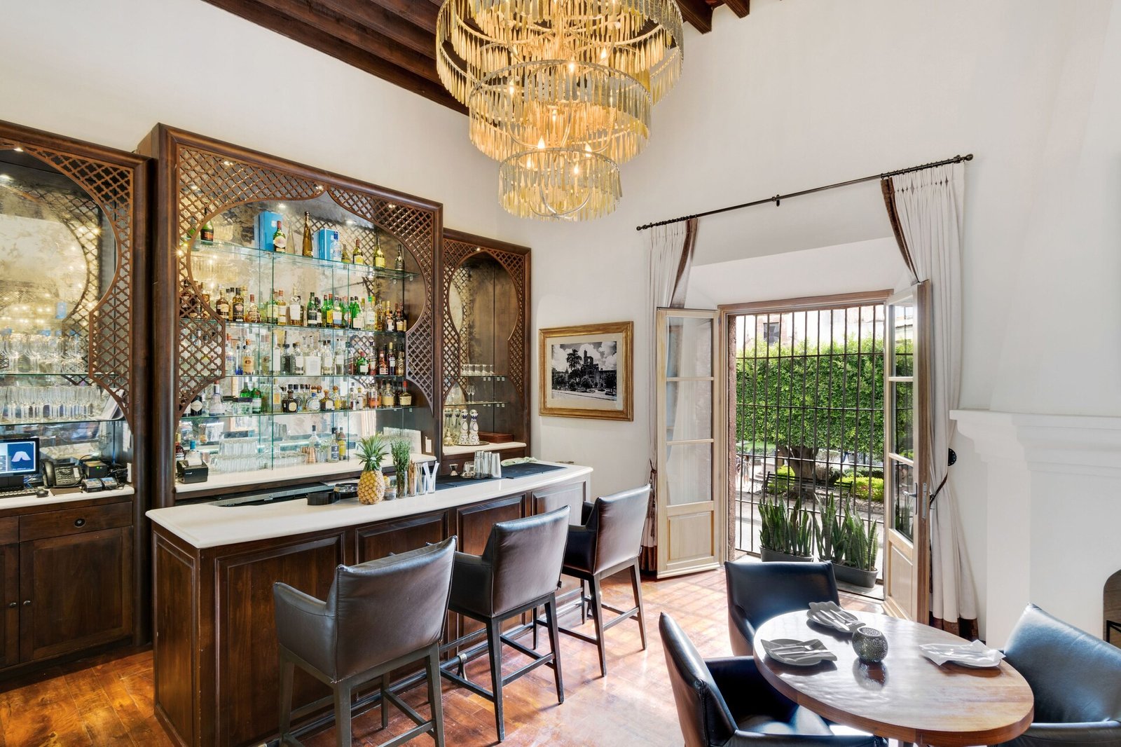 Hotel Casa Blanca 7 / Rooftop Bar, eat & drink