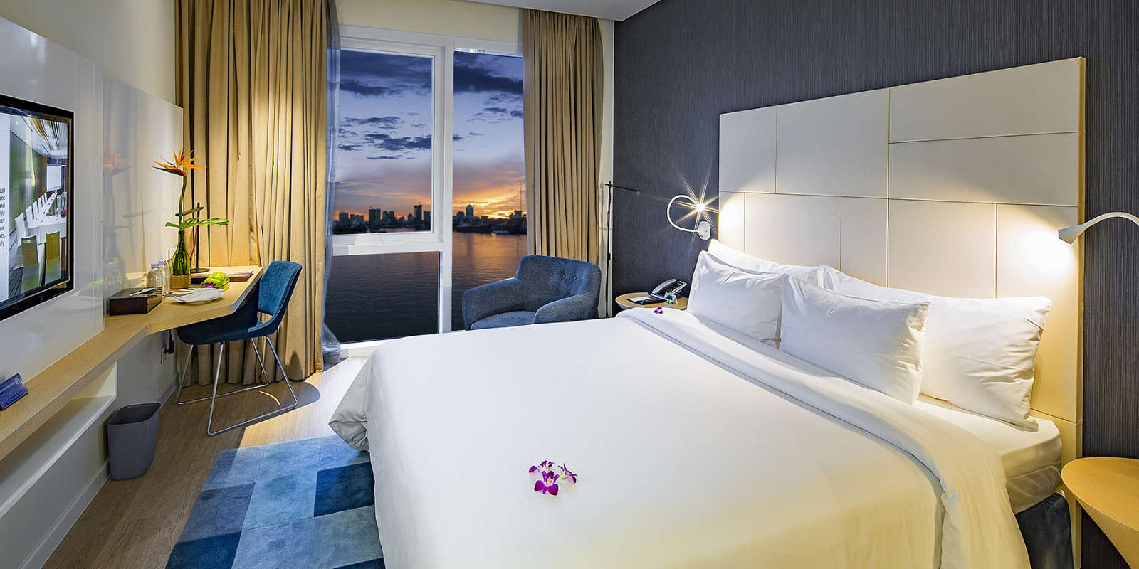 Liberty Central Saigon Riverside — vibe